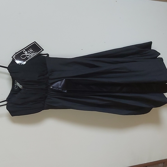 Dress - Picture 2 of 7